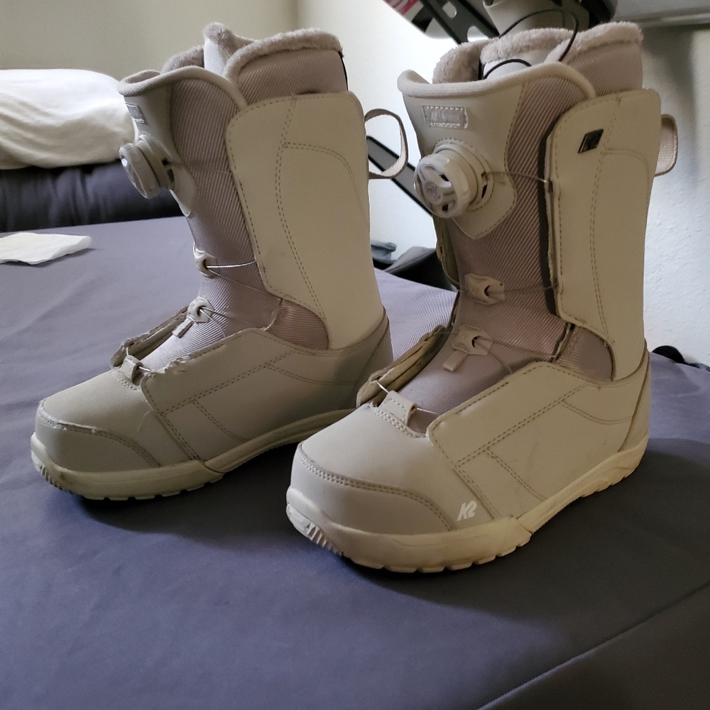 Snowboarding boots
